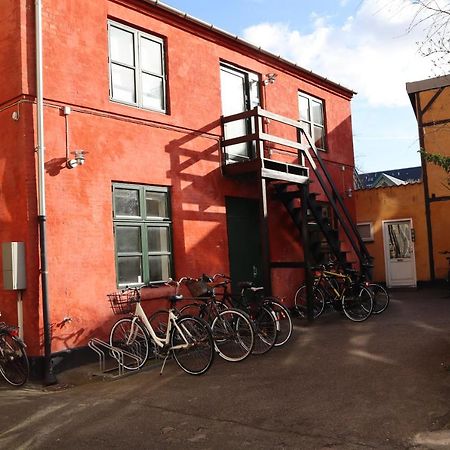 Charming Red Courtyard Apartment Kopenhagen Buitenkant foto