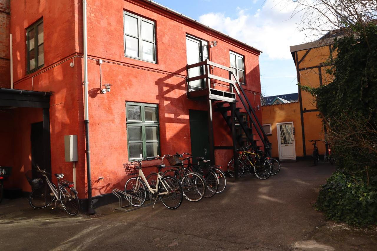 Charming Red Courtyard Apartment Kopenhagen Buitenkant foto